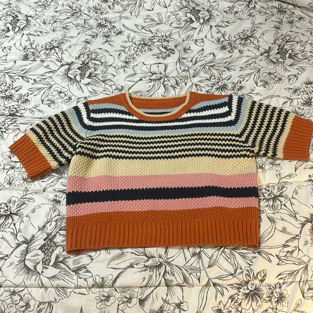Vintage vibes, slightly cropped sweater Sz M